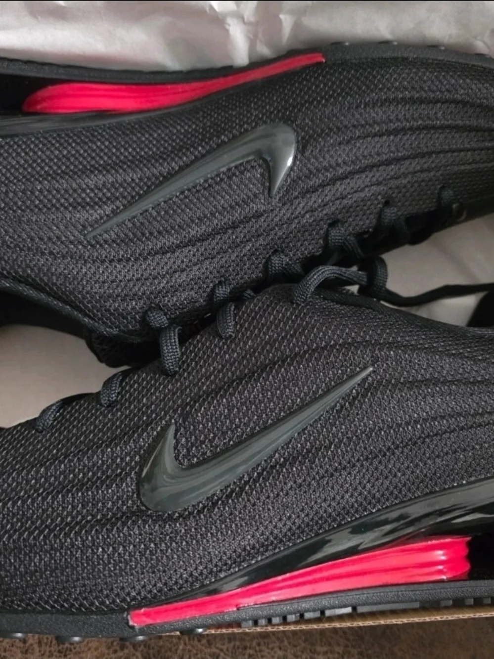 Nike Shox Black & Red Sneakers Men’s Size 10.5 Brand New in Box